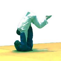 Lumanarea in Judo presupune dezechilibrarea adversarului si aruncarea lui in fata prin rostogolire; o forma de lupta deosebit de spectaculoasa