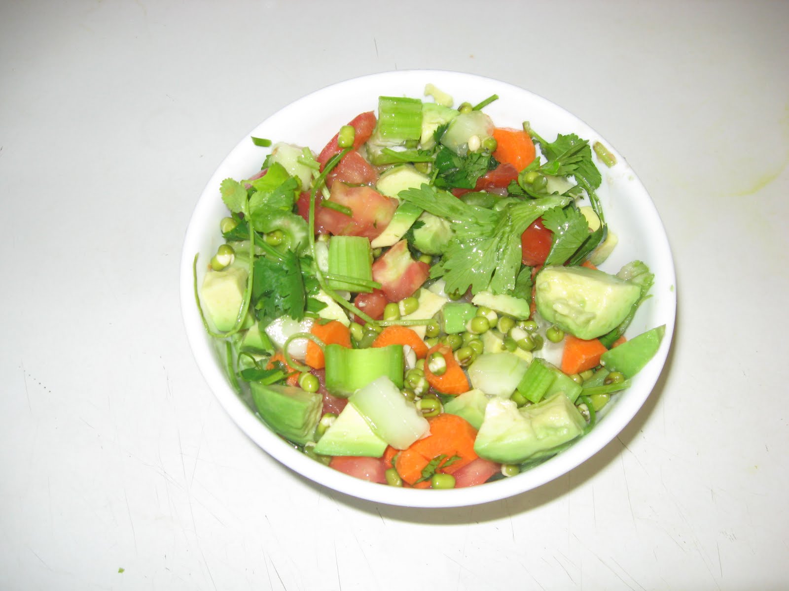 Mom's Vegetarian Recipes: Raw vegan salad and wrap recipe