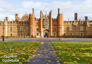Istana Hampton Court Palace Inggris