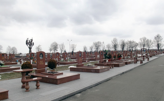 Город Ангелов - мемориальное кладбище жертв бесланского теракта в 2004 году. Беслан, 2012 год
