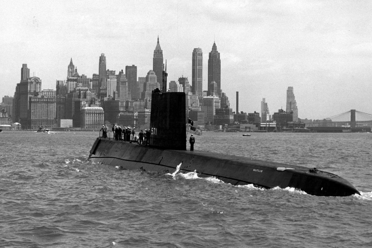 http://3.bp.blogspot.com/-i80pInXkpxI/T3fTsGDpL9I/AAAAAAAAA0M/-mfHONcayZM/s1600/USS-Nautilus-SSN-571.jpg