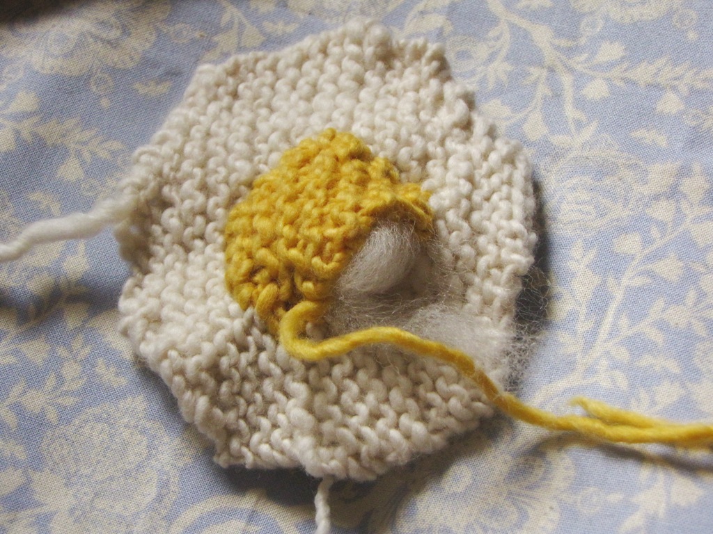 Fried Egg Knitting Pattern, Tutorial and Backwards Loop Cast On