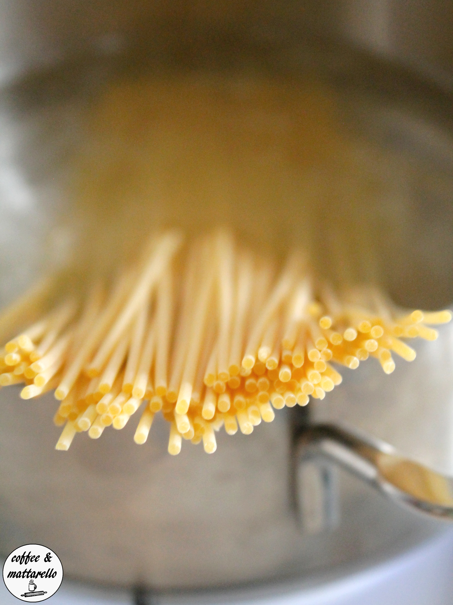 Spaghetti con code di gambero e ceci al profumo di limone