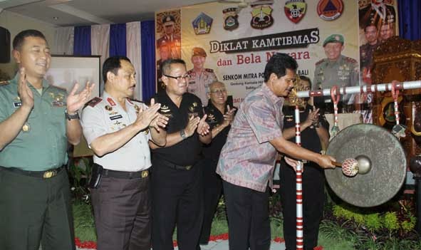 Wakil Gubernur Bali Beri Bantuan 15 Juta Untuk Senkom Bali