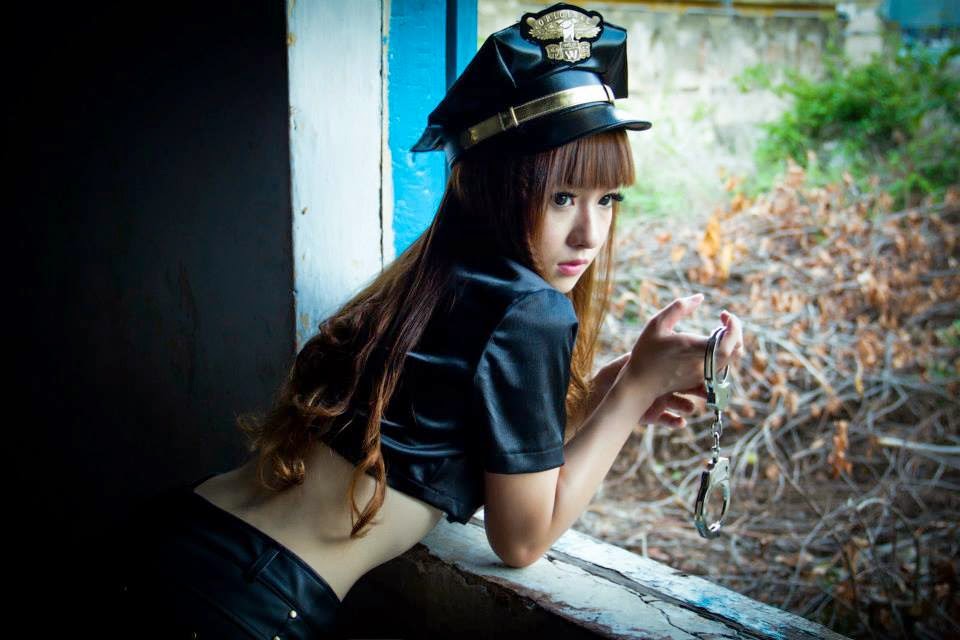 Nữ cảnh sát xinh đẹp gợi cảm nhất