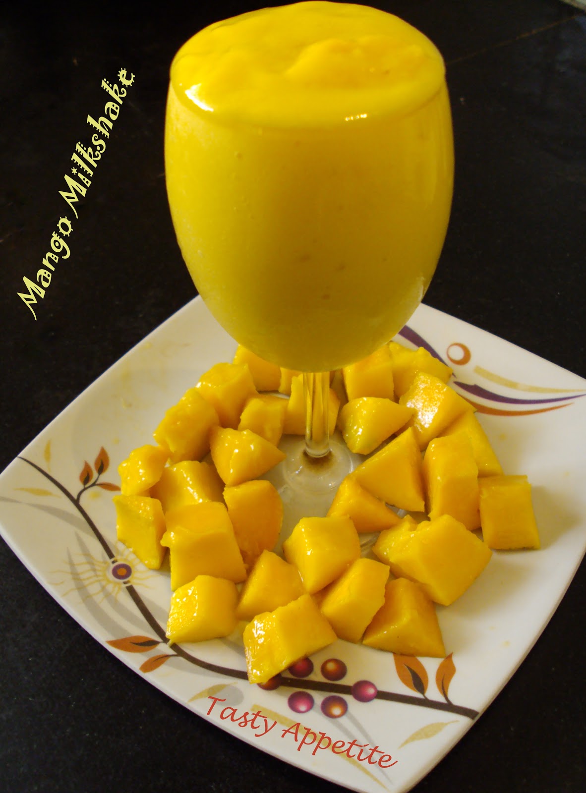 Mango Milkshake / Easy Milkshake Recipes