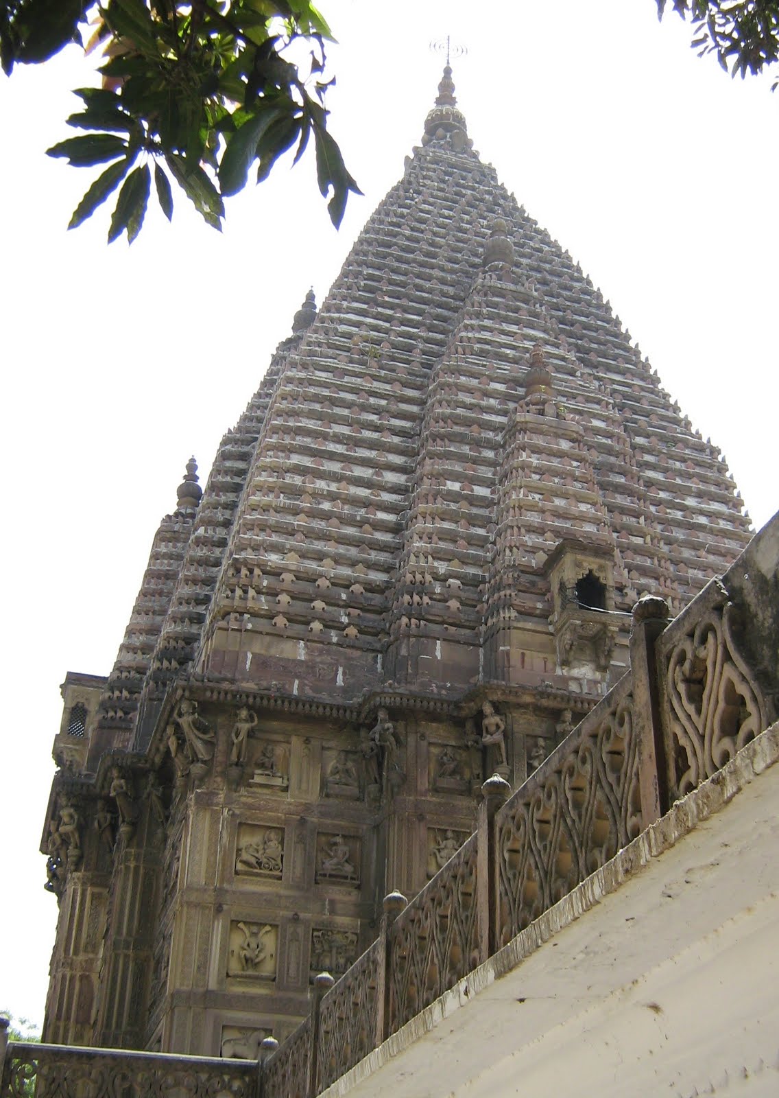 http://3.bp.blogspot.com/-iERs_YcwyGo/TdJggUmhnEI/AAAAAAAAIyY/nV24nBExdgY/s1600/Durga%2BTemple%2Bin%2BVaranasi%2BPicture.jpg