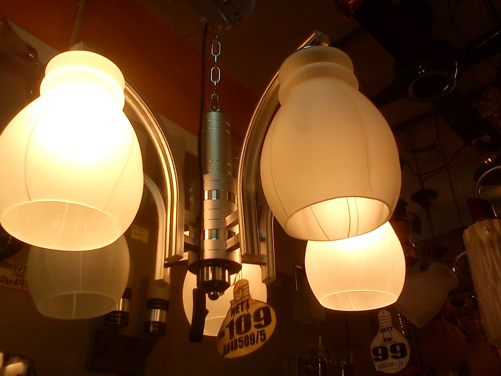 Sendiri Punya Blog....: Ke kedai lampu kita........