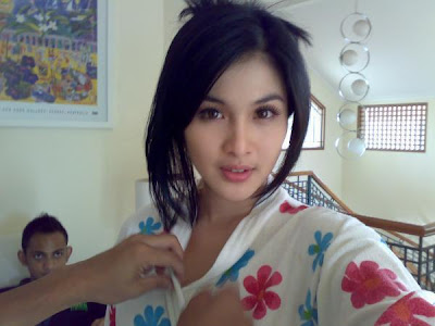 Gambar wanita Tercantik Indonesia sandra dewi