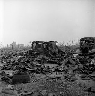 Foto Tragedi Bom Atom Hiroshima Dan Nagasaki [ www.BlogApaAja.com ]