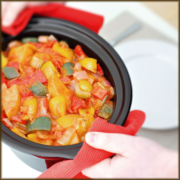 Slow Cooker Spicy Chicken Stew with Sweet Peppers and Cannellini Beans