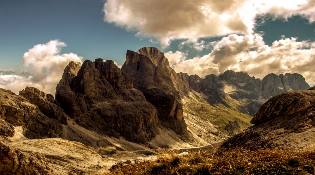 1366x768 Mountain valley scenery Wallpaper 1366x768 Mountain valley scenery Wallpaper