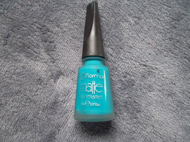 http://www.verodoesthis.be/2015/10/julie-friday-nails-56-teal-matte-look.html