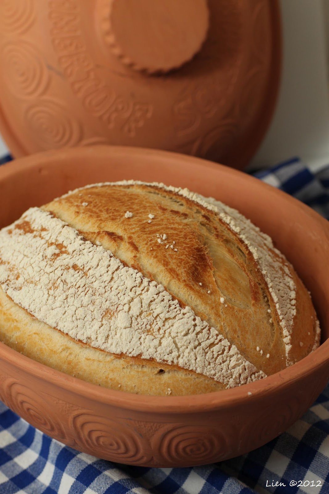 Notitie van Lien Bread Baking Babes; bread in a pot