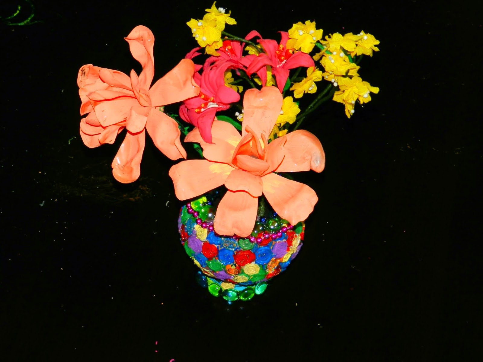 Creative DIY crafts Coconut shell flower vase decorated with news