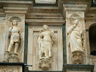 Esculturas Cartuja de Pavia Esculturas centrales fachada de la Cartuja de Pavia