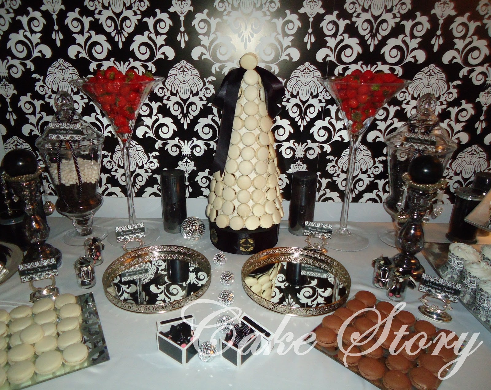 cake story rasit bagzibagli dogum gunu siyah beyaz seker masasi