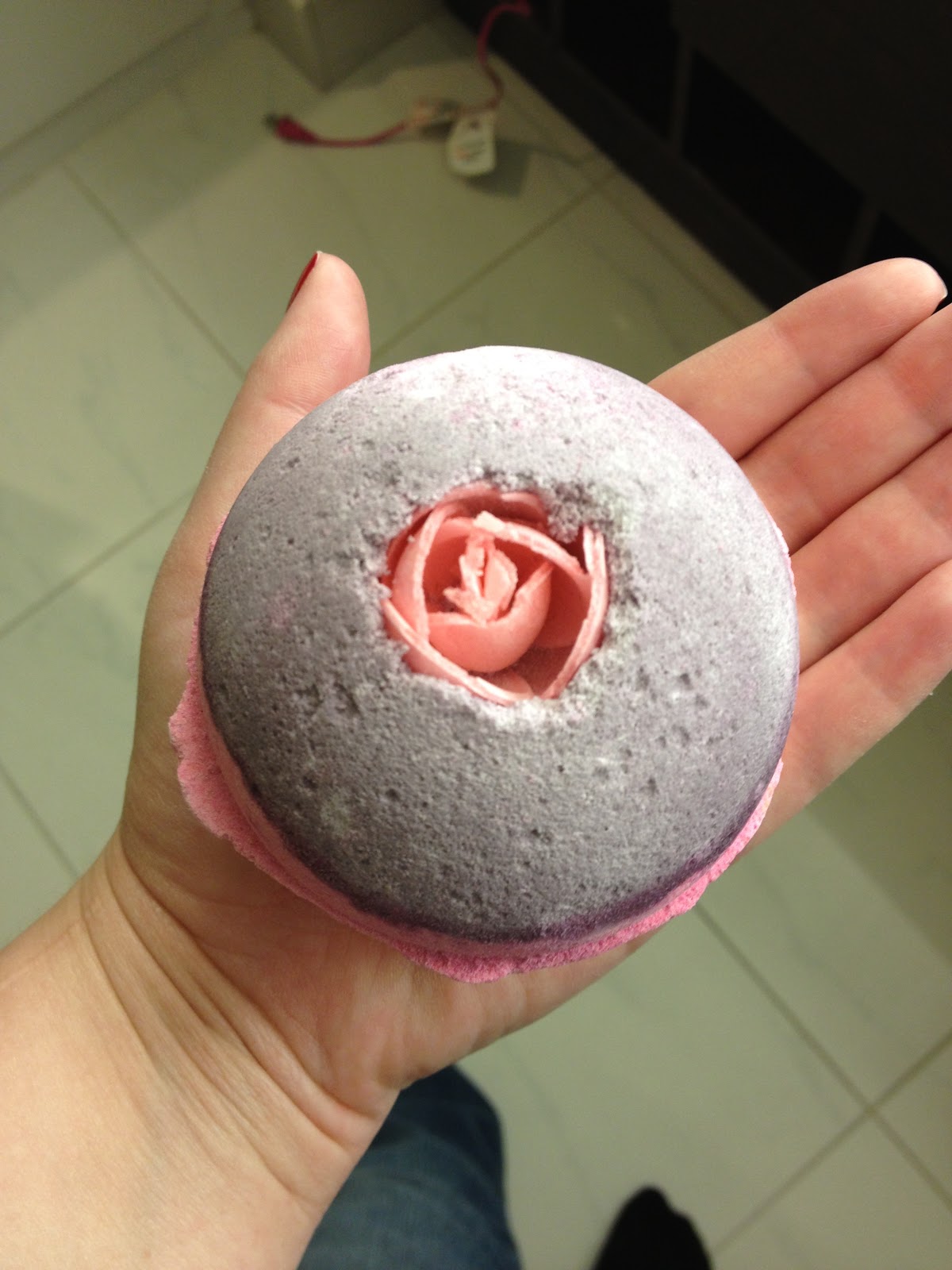 Beauty in the Breakdown Lush Sex Bomb Bath Bomb Review