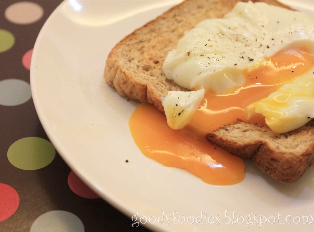 GoodyFoodies Easy (failproof) Cling Film Poached Eggs (MasterChef)