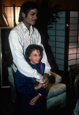 Michael Jackson Visita o Leito da Menina de 6 Anos Leslie Robinette  Leslierobinetteymichael+%281%29