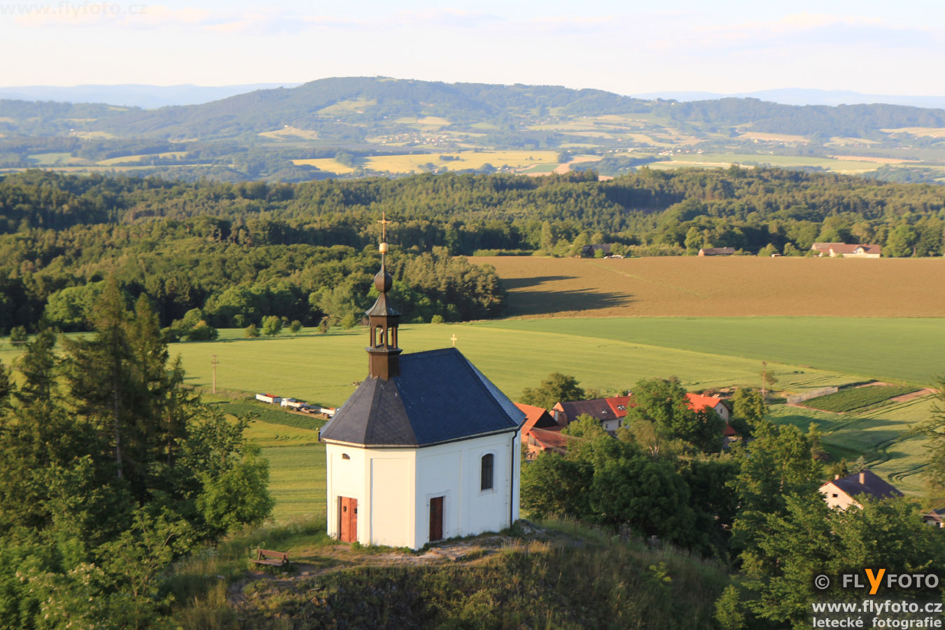 FLyFOTO letecká fotografie a video Vyskeř