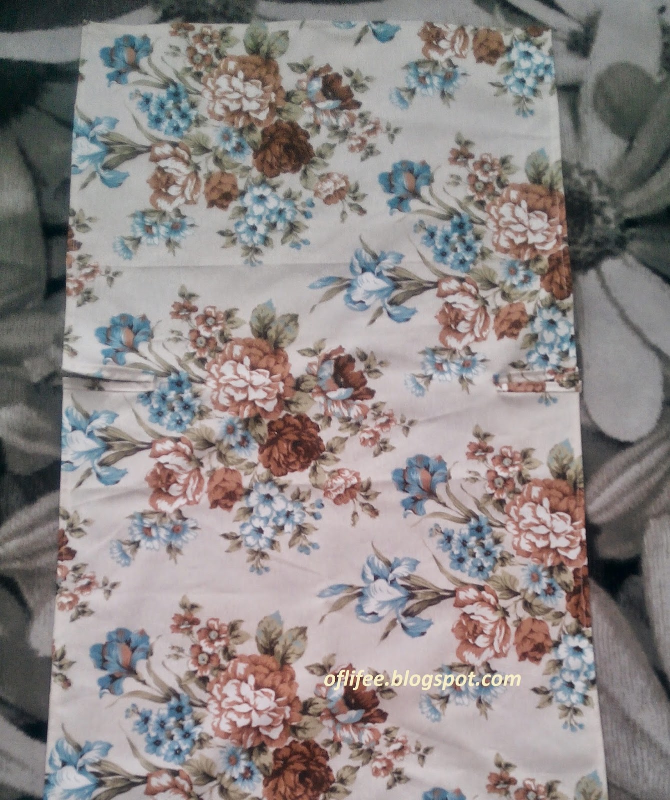 Hayatın İçinden Herşey&hellip; Çiçekli kumaştan sandalye