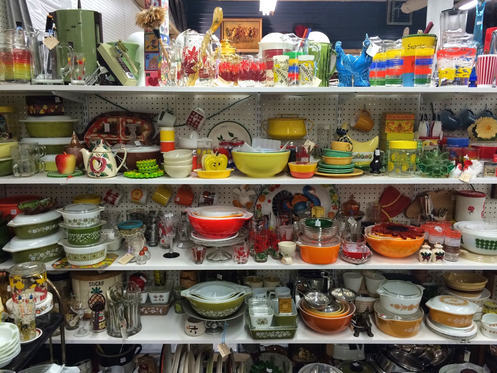 I Love Collecting Saturday Antiquing Adamstown = Pyrex!!