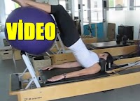 Plates Topu ile Spor Yapan Taytlı Kız Videosu İzle