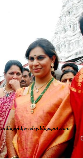 Indian Gold And Diamond Jewellery Upasana Ram Charan Wife With Emerald Beads Simple Black Nallapusalu At Her Tirupati Trip - Nallapusalu With Diamond Pendant Indian Gold And Diamond Jewellery Upasana Ram Charan Wife With Emerald Beads Simple Black Nallapusalu At Her Tirupati Trip - Nallapusalu With Diamond Pendant