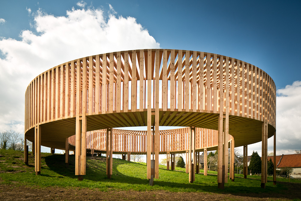 UrbA // ActU Un observatoire en bois par Aneas Wilder Sculpture