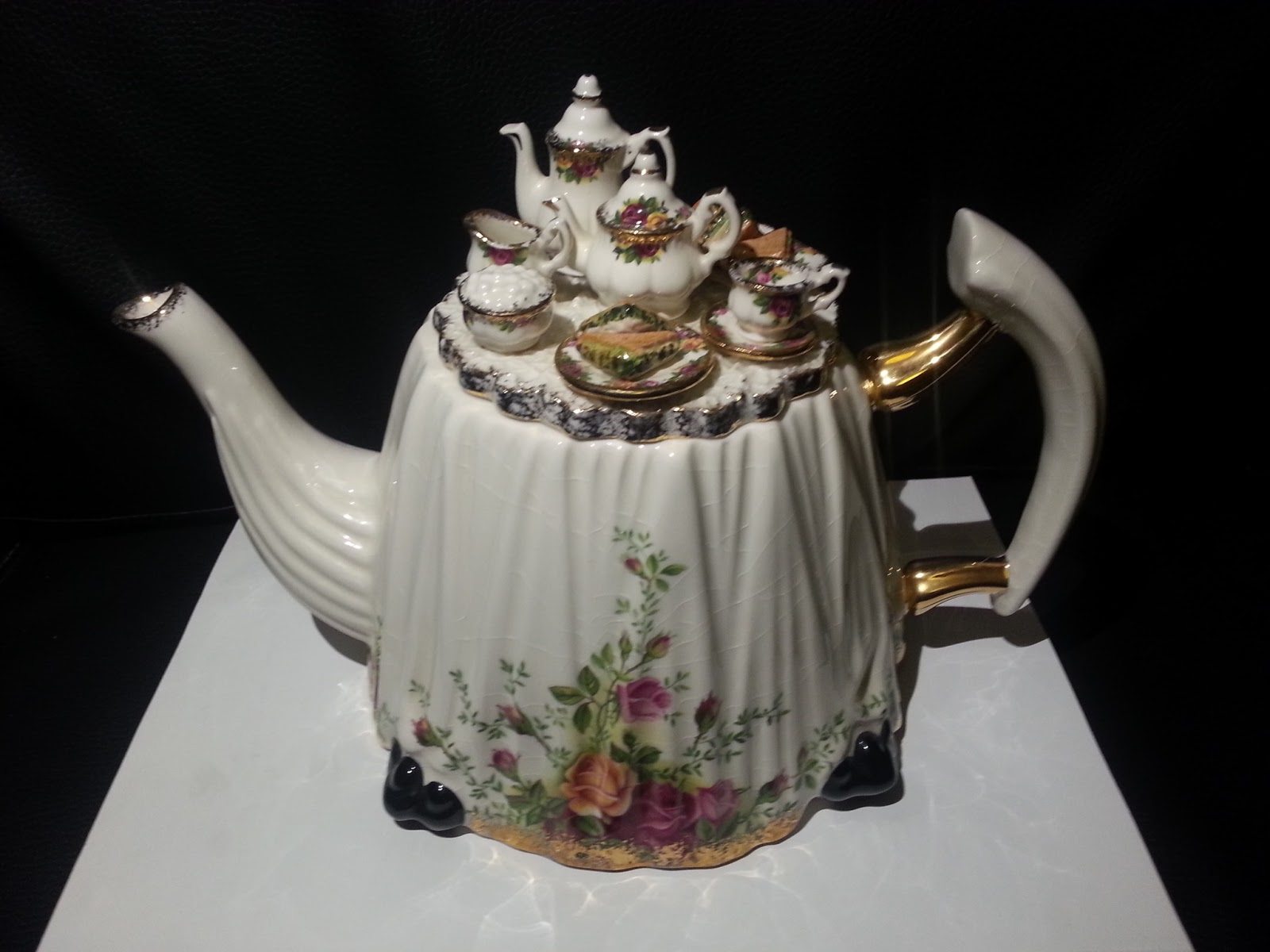 SMN UK Deco ROYAL ALBERT NOVELTY TEAPOT