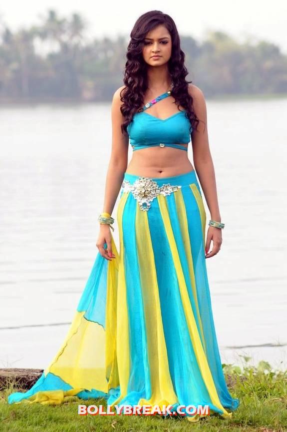 Shanvi looking stunning in a blue and yellow outfit with her navel showing - Shanvi Blue and yellow dress