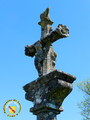 SOULOSSE-SOUS-SAINT-ELOPHE (88) - La croix du cimetière