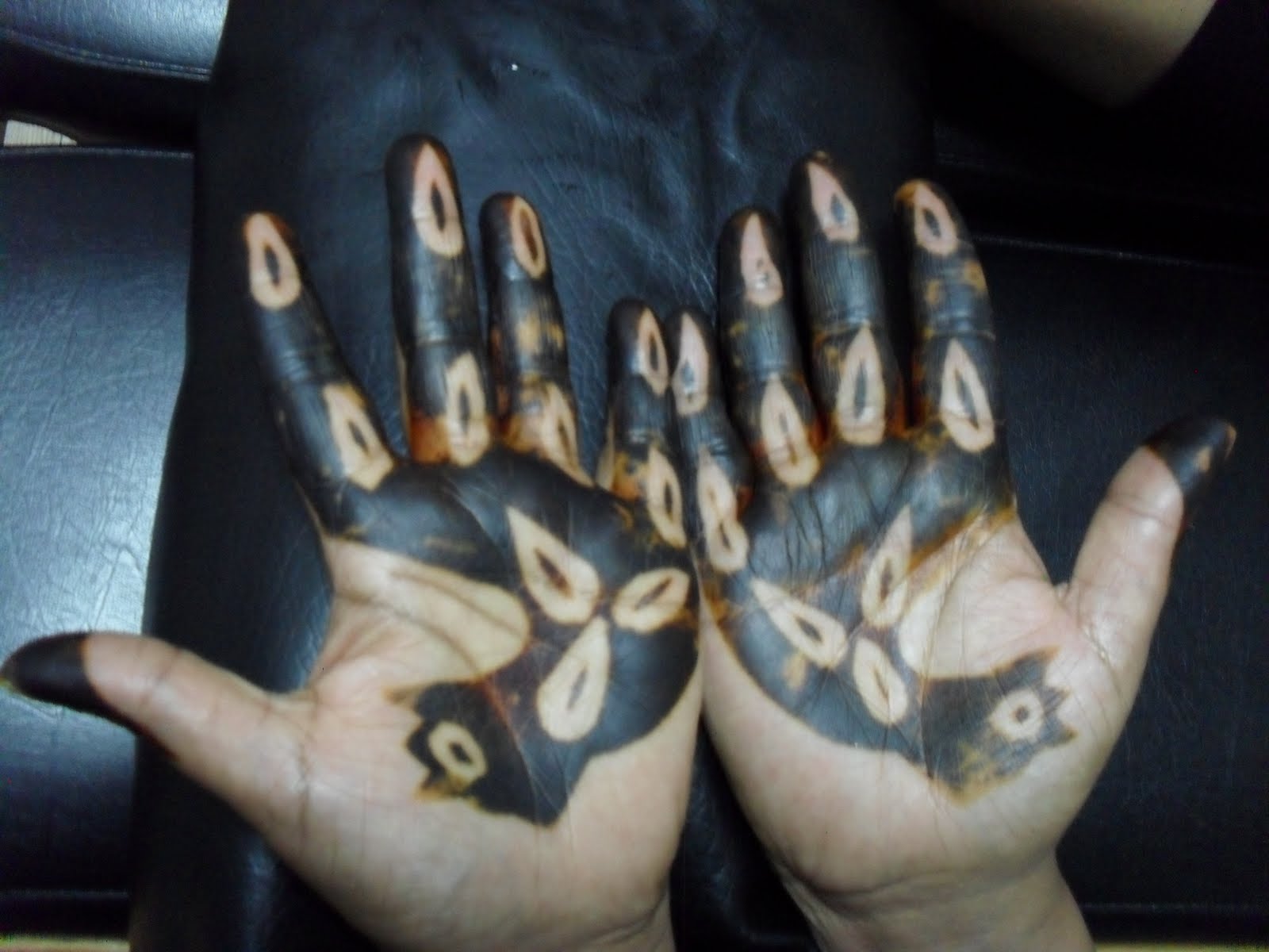 brightly coloured sunflowers: Henna حِنَّاء