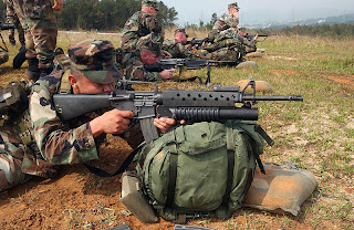 U.S. Marine with an M16A2 fitted with M203 40 mm grenade launcher U.S. Marine with an M16A2 fitted with M203 40 mm grenade launcher