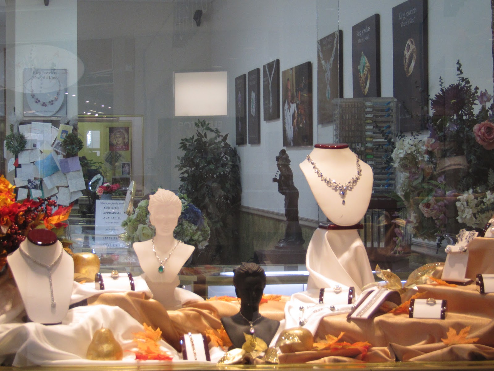 Zafran Schnickschnack De Luxe Accessories From Neck To Hip And