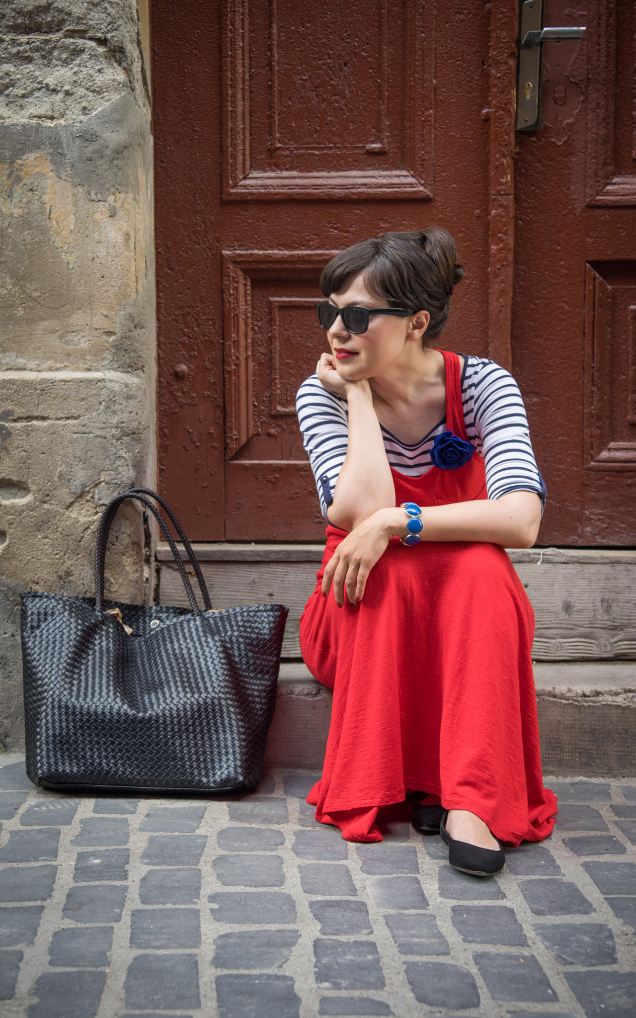 maxi red dress striped top stripes pimkie black flats cardigan hay bales photo shooting  black maxi bag brasov trip mountains 