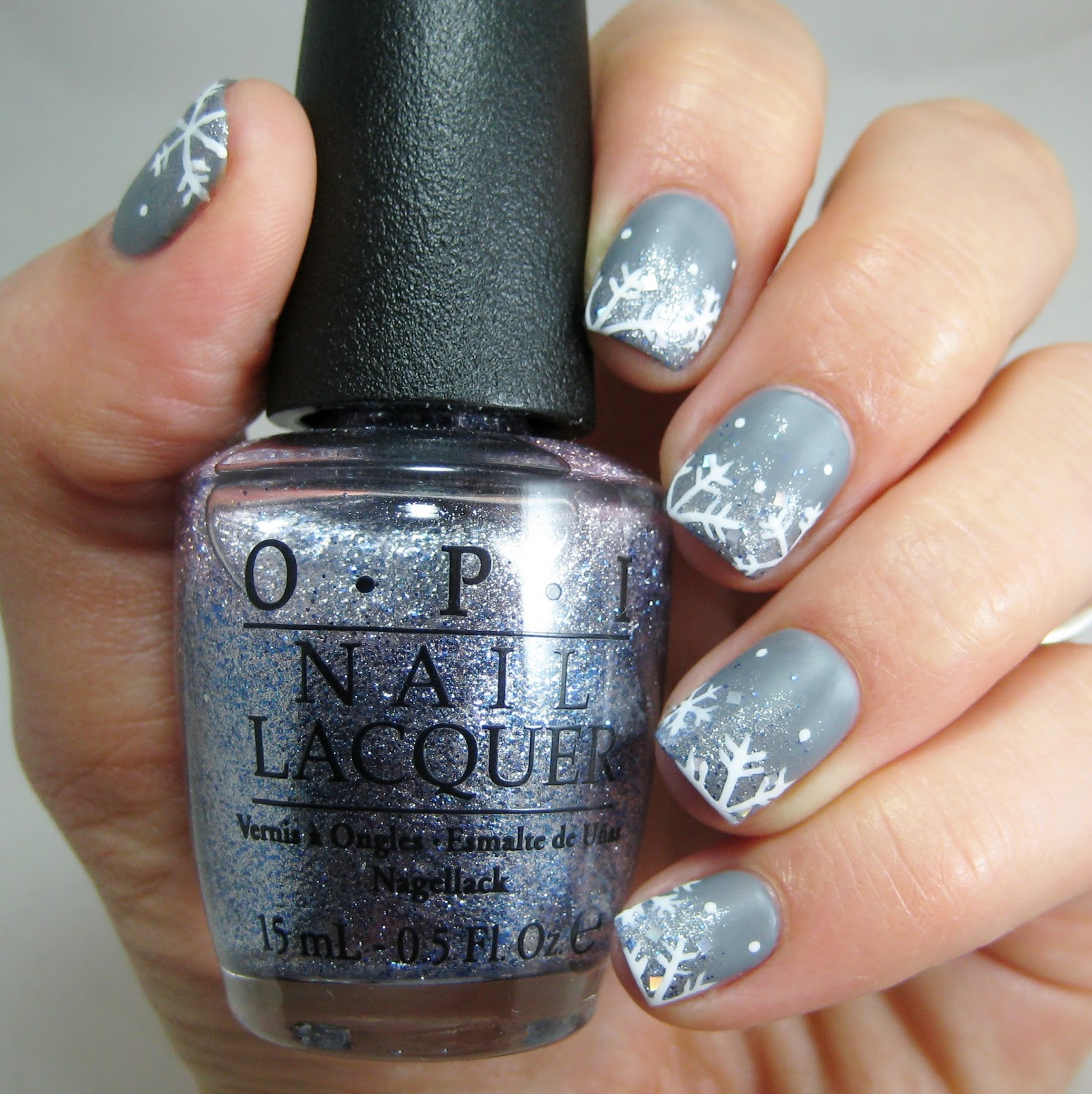 Dahlia Nails: Frosted tips