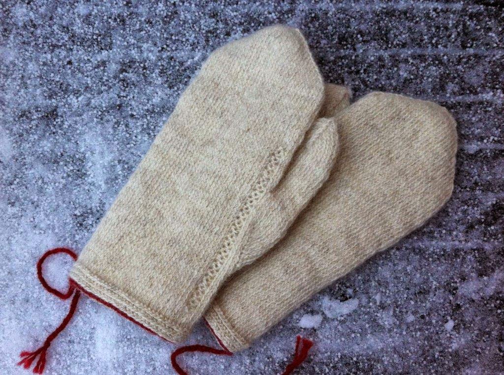 Lappone Plain white mittens in twined knitting