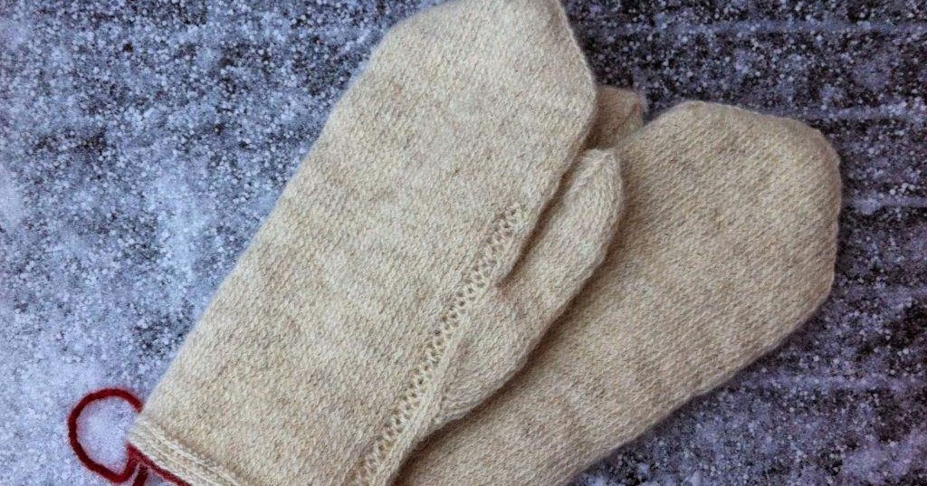 Lappone Plain white mittens in twined knitting