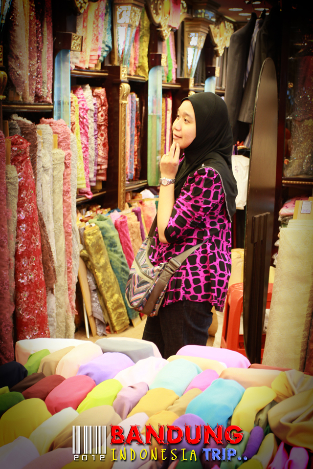 ChiLaBaey's Spot Trip Bandung Toko Kain Vogue Di Pasar