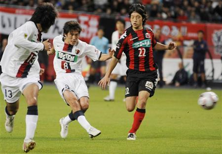 Novo' Marinos vence com gol de falta de Nakamura; Urawa vira líder