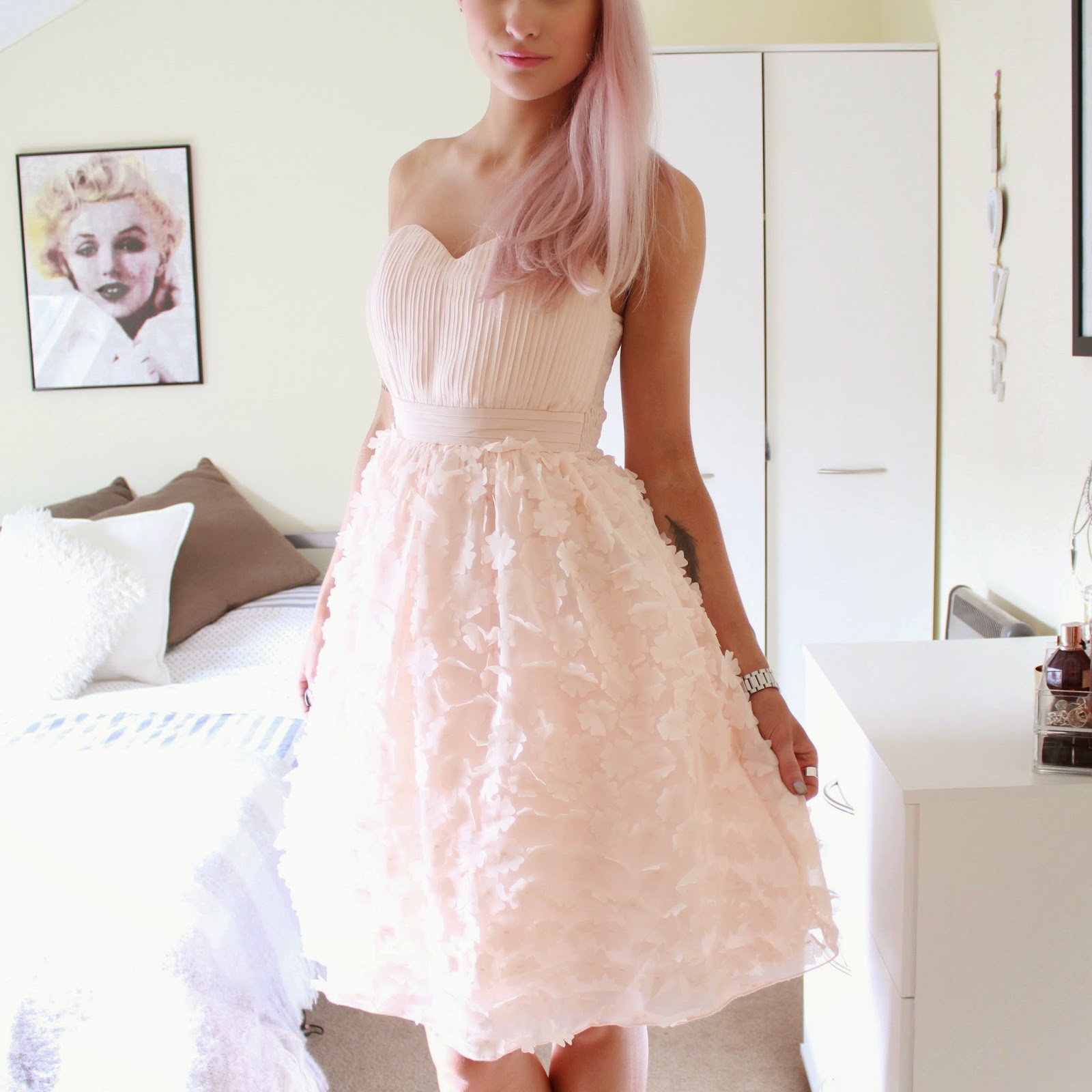 The Prettiest Dress in the World - Inthefrow