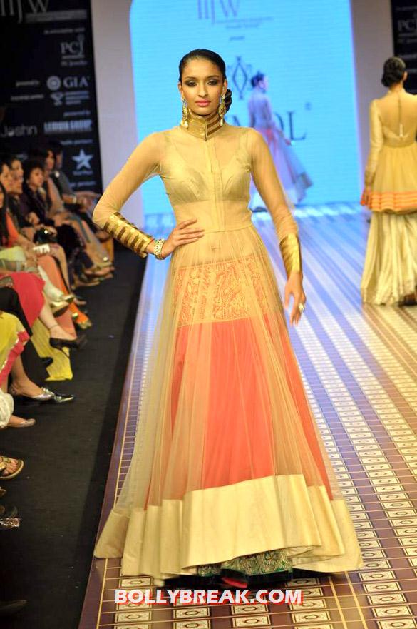 Hot Model - (6) - Kristina Akheeva Walks for Manish Malhotra at IIJW 2012