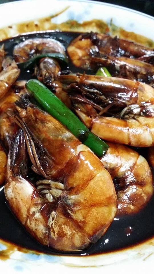 Stir fry prawns in soya sauce by Margaret Goh