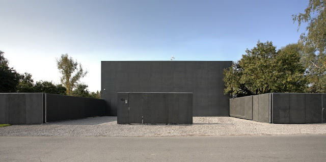 Photo of safest house with closed backyard walls