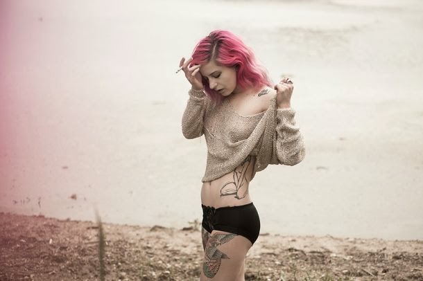Miele Rancido nextdoormodel modelo alternativa nudez pelada cabelos rosas