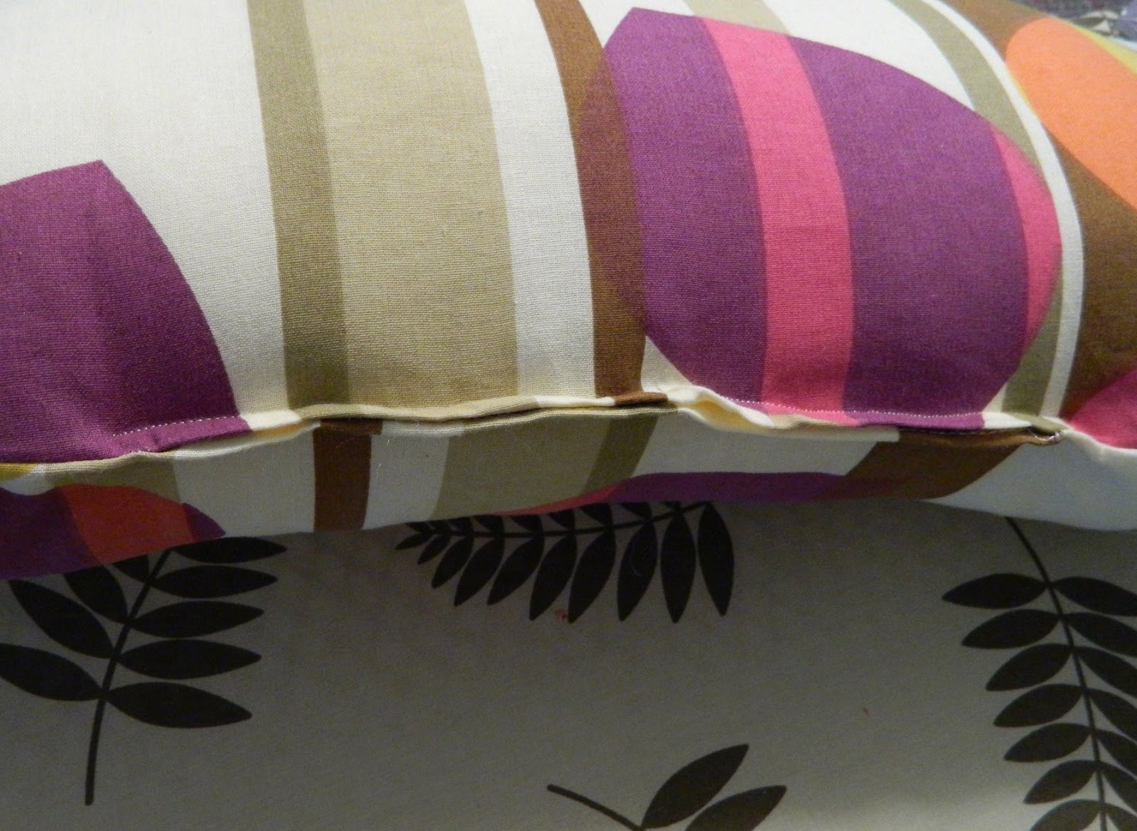 Sew Homegrown How to Close a Pillow Using Your Sewing Machine