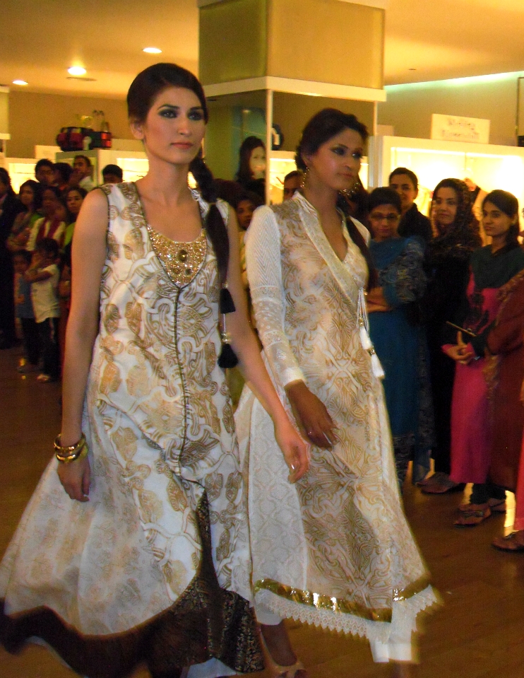 FPL Fashion Pakistan Lounge & Unbeatable launch at Dolmen Mall