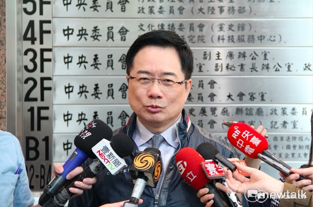 國民黨政策會執行長蔡正元遭質疑擔任中影董事長期間,利用減資手法侵吞1.7億元。 國民黨政策會執行長蔡正元遭質疑擔任中影董事長期間,利用減資手法侵吞1.7億元。